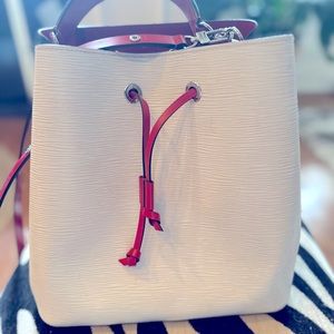 Louis Vuitton 💯 Authentic Bucket purse. Limited edition bucket pu…